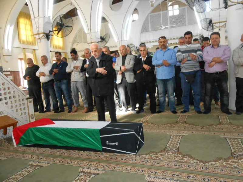اقيمت في لارنكا امس الثلاثاء تشيع جثمان السفير الفلسطيني السابق الراحل ملاذ عبده بمشاركة أبناء الجالية الفلسطينية في قبرص وطاقم السفارة الفلسطينية وعديد من افراد عائلته ومحبية
