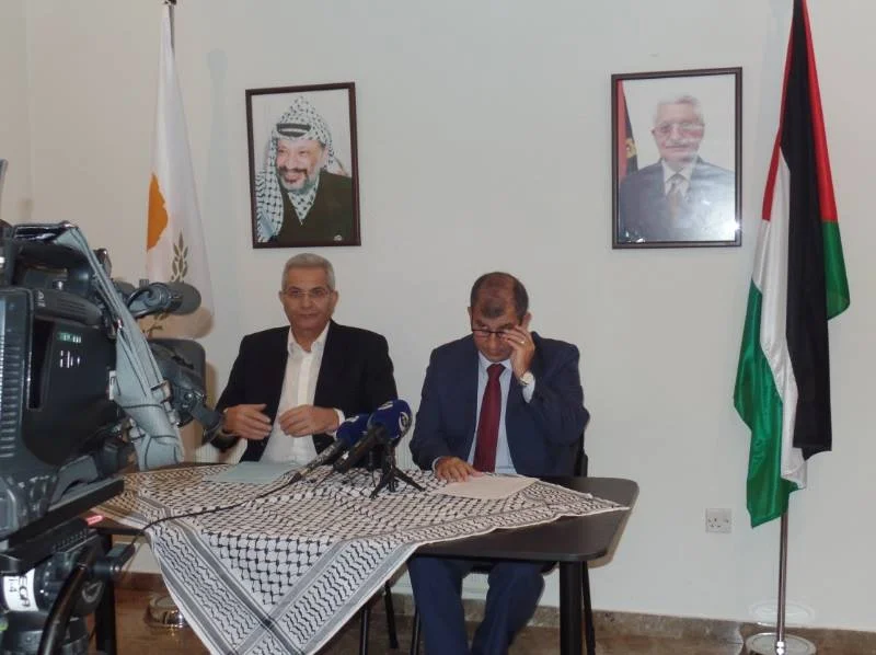 زار السيد اندروس كبريانو، الامين العام لحزب اكيل القبرصي سفارة دولة فلسطين، الجمعة ٢٧ تشرين الثاني ورافقه السيد الياس ديمتريو والسيد جورجاس كوكوماس للتعبير عن تضامنهم ودعمهم للشعب الفلسطيني. وجاءت هذه الزيارة قبل يومين من الاحتفال باليوم العالمي للتضامن
