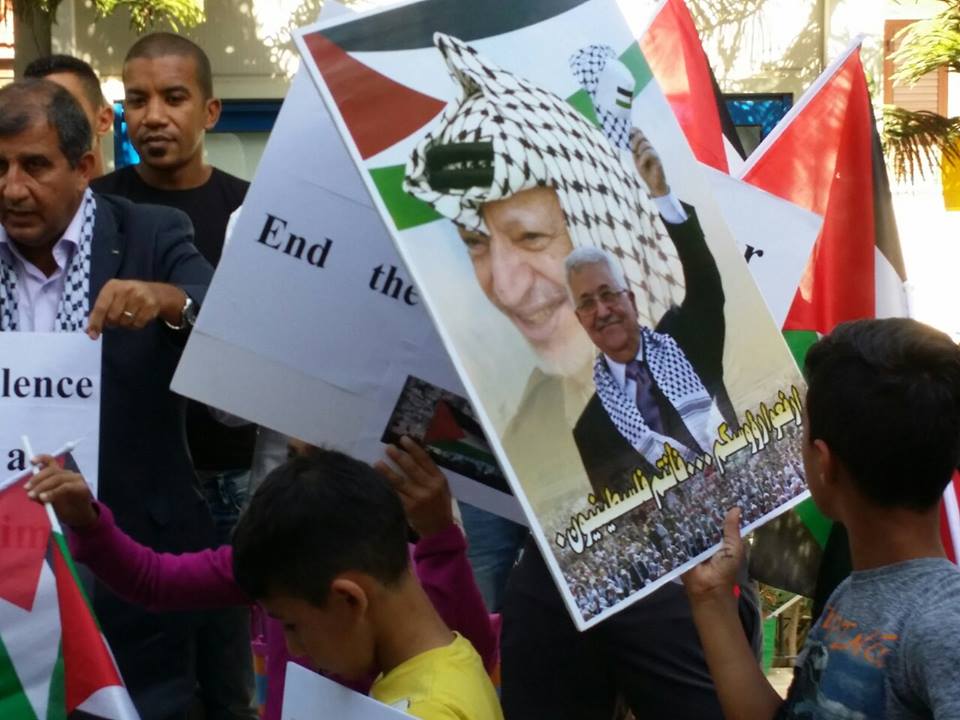 قبرص : وقفة تضامنية أمام سفارة فلسطين وتوزيع منحة الرئيس