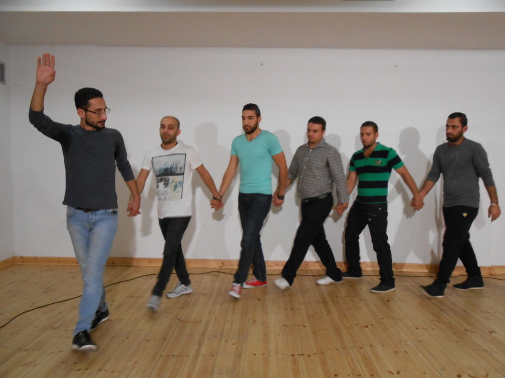 ابناء الجالية الفلسطينية في قبرص تقوم بألتدريبات على الدبكة والفلكلور الفلسطيني الاصيل وذالك تحضير لاحياء التضامن مع الشعب الفلسطيني والذي سوف يقيمه حزب اكيل القبرصي