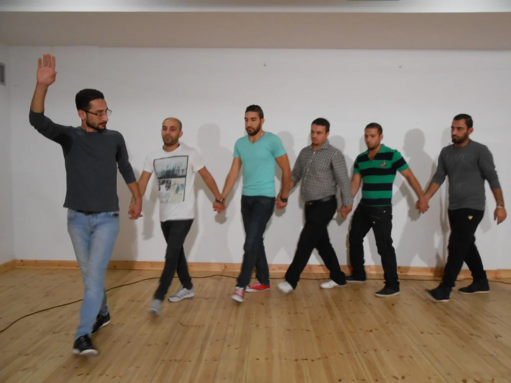 ابناء الجالية الفلسطينية في قبرص تقوم بألتدريبات على الدبكة والفلكلور الفلسطيني الاصيل وذالك تحضير لاحياء التضامن مع الشعب الفلسطيني والذي سوف يقيمه حزب اكيل القبرصي