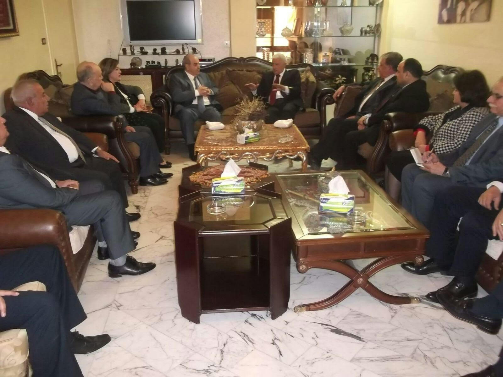 لقاء بين اللجنة المركزية لحركة فتح ورئيس حركة الوفاق الوطني العراقي اياد علاوي