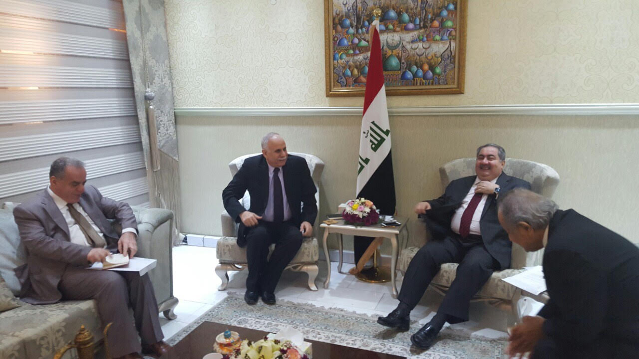السفير الفلسطيني بالعراق يجتمع بوزير المالية العراقي.
