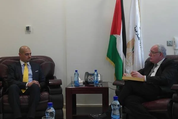 المالكي يتسلم نسخة من أوراق اعتماد ممثل جمهورية قبرص الجديد لدى دولة فلسطين