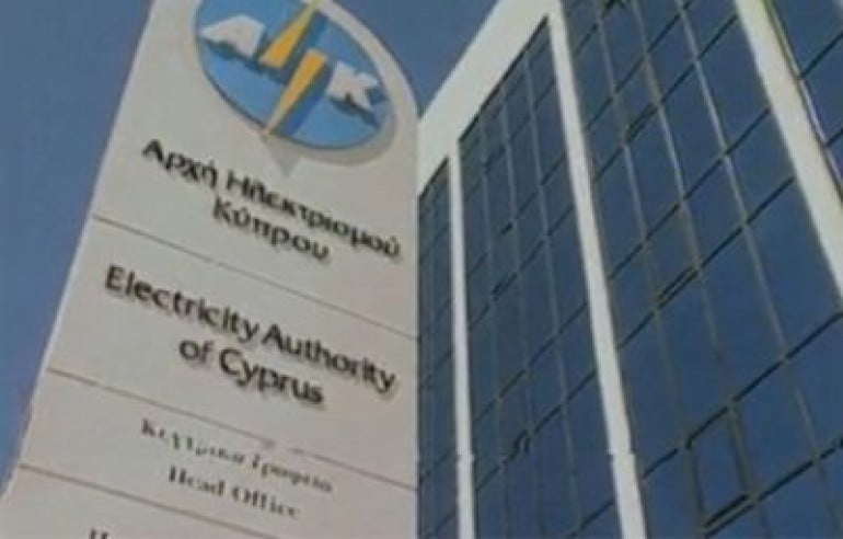 اعلنت سلطة الكهرباء في قبرص يوم الخميس عن تخفيض اجور الكهرباء بنسبة 5 . 4 بألمئة