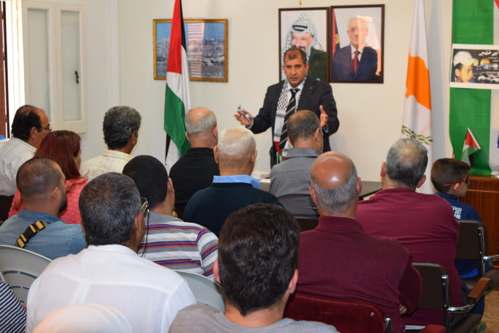 قبرص : قام اليوم سعادة سفير دولة فلسطين لدى جمهورية قبرص د.وليد حسن بتوزيع منحة فخامة الرئيس محمود عباس على أبنائه من اللاجئين الفلسطينيين في قبرص