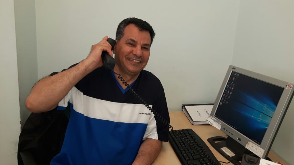 خيري جميل عبدالله : عمل متطوع لخدمة اللاجئين في مدينة بولتن البريطانية