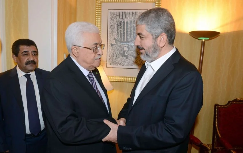 الرئيس يهاتف مشعل معزيا بوفاة والدته