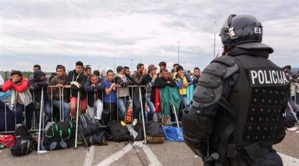 اليونان تعيد 40 مهاجراً إلى تركيا