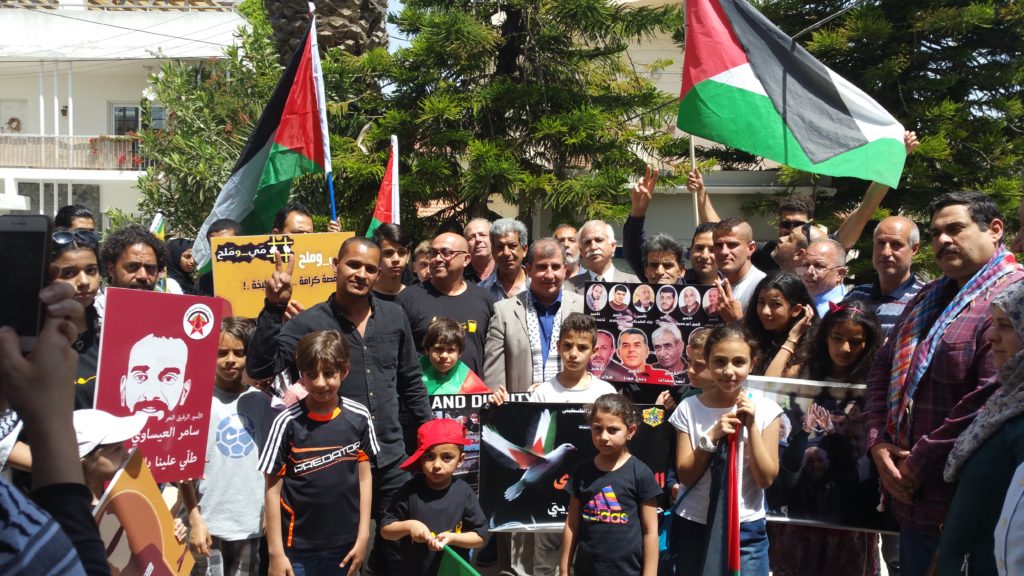قبرص : بالصور والفيديو.. سفارة فلسطين تنظم وقفة تضامنية مع أسرى الكرامة والحرية