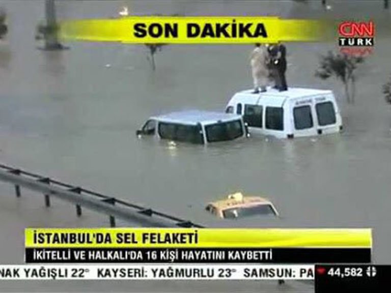مشاهد رهيبة لطوفان إسطنبول!