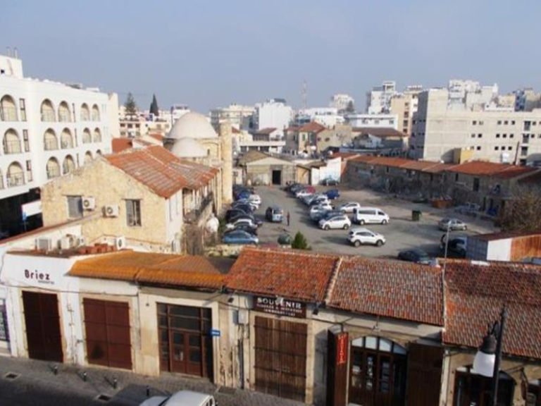 قبرص : منحة من الاتحاد الأوروبي بقيمة 3 ملايين يورو جزئياً أعمال البناء والترميم في الفناء حول مسجد زهوري في وسط لارنكا