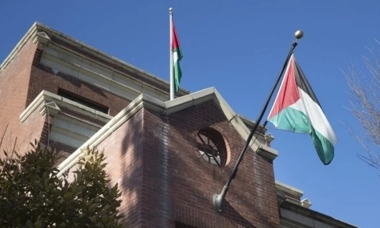 واشنطن تطرد السفير الفلسطيني وعائلته