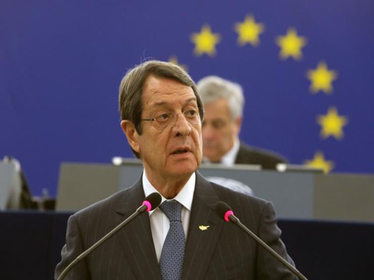 الرئيس اناستاسياديس يستنكر استهداف المفوضية الأوروبية لقبرص حول منح الجنسية القبرصية