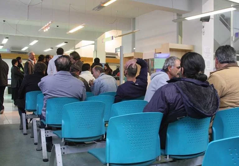 وتؤدي طلبات الرفاهية ذات الدخل المنخفض المتكررة إلى انسداد النظام