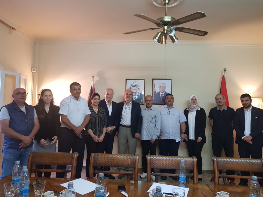 بتوجهات د.نبيل شعث رئيس دائرة المغتربين في منظمه التحرير دعى السفير الفلسطيني اول إجتماع للجنة التأسيسية للجالية في قبرص