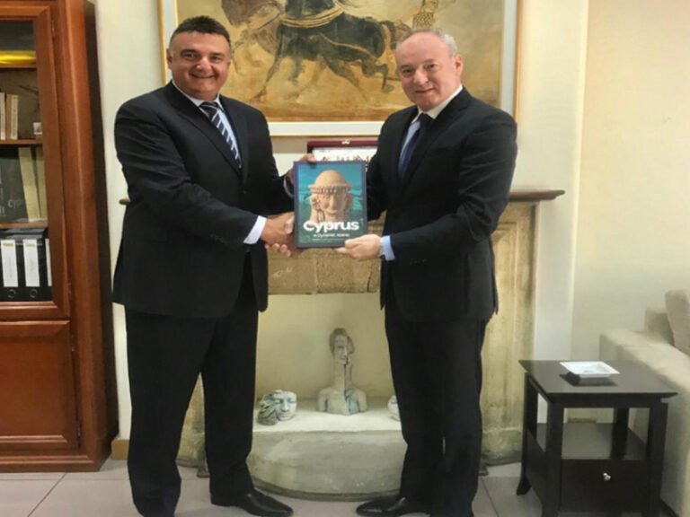 التقى سفير دولة فلسطين لدى قبرص ، جبران طويل ، برئيس بروتوكول الدولة الجديد بوزارة الخارجية القبرصية ، السفير إلبيدو إكونومو.