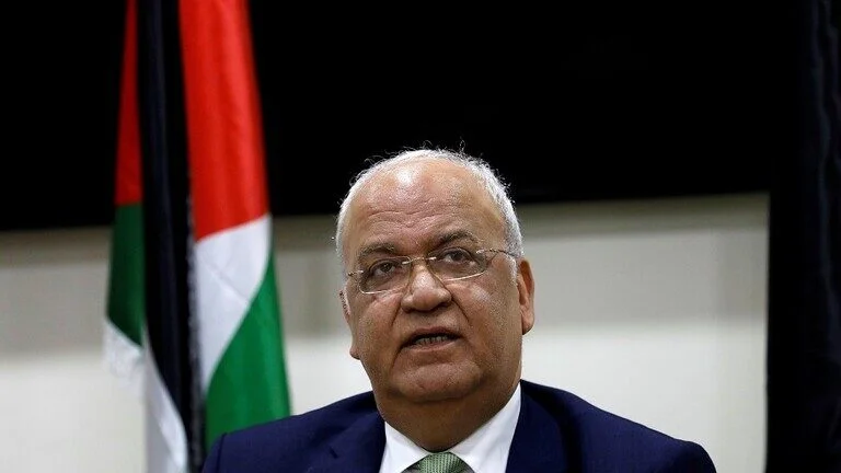 عريقات: من يريد أن يمهد للتطبيع مع إسرائيل يستطيع دون التشهير بالشعب الفلسطيني فيديو مع (بندر بن سلطان)
