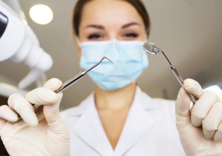 المعالجون المهنيون وأطباء الأسنان للانضمام إلى النظام الصحي الوطني