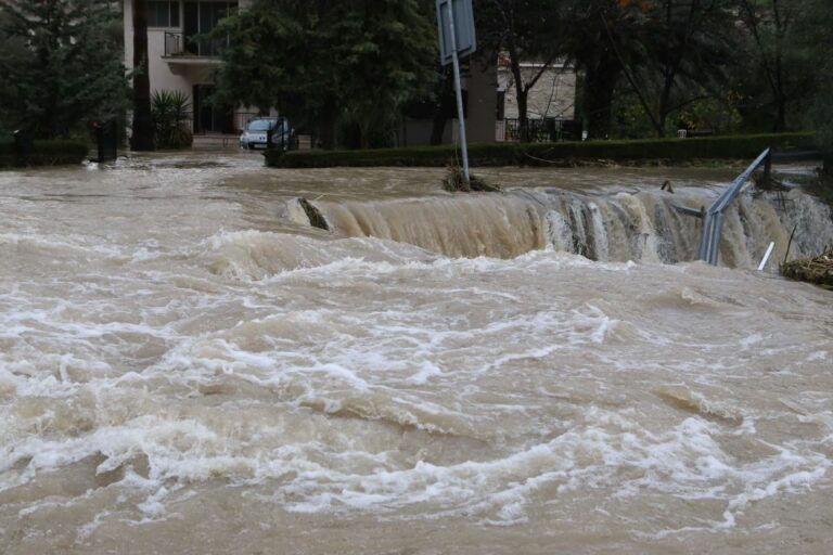 قبرص: تستعد البلديات للعواصف والفيضانات القادمة
