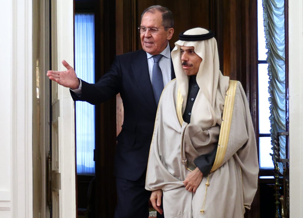 وزير الخارجية السعودي: سندعم أي جهود للتوصل لحل سياسي في سوريا والعودة لحضنها العربي (فيديو)