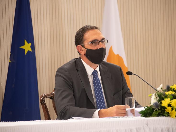 وزير الصحة يعرب عن قلقه من انتشار فيروس كورونا البريطاني في قبرص