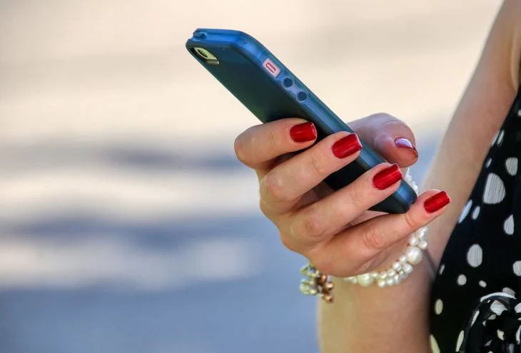 للسياح في قبرص ، تم إلغاء وضع الرسائل القصيرة للخروج ؟!