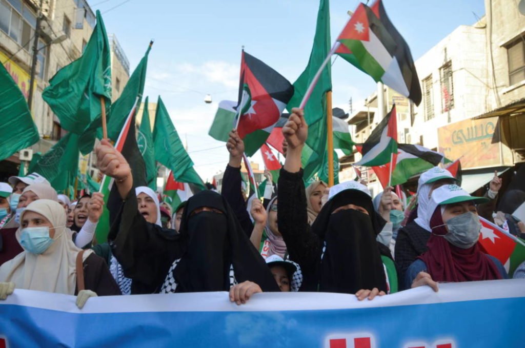 العاهل الأردني يقول إن الدبلوماسية جارية لوقف الحملة العسكرية الإسرائيلية