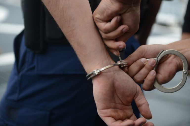 اعتقال رجل في قضية يحرض ويساعد مهاجرين غير نظاميين من لبنان على السفر بالقوارب إلى كيب جريكو الأسبوع الماضي.