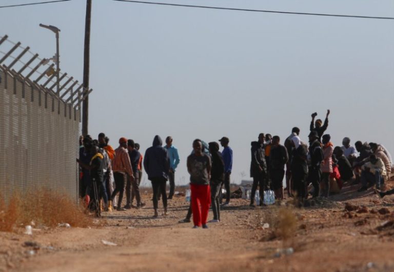 قبرص تسعى لتعليق طلبات اللجوء من المهاجرين الذين يدخلون بشكل غير قانوني