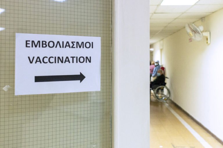 فيروس كورونا: مراكز التطعيم مغلقة في أيام العطلات