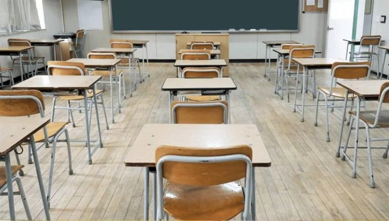 اليوم الأول من العودة إلى المدرسة مع الغياب الهائل لكل من المعلمين والطلاب