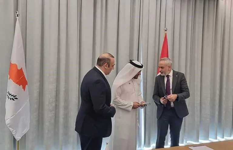 كاروسوس ديميترياديس يجتمع مع كبار مسؤولي موانئ دبي العالمية في دبي