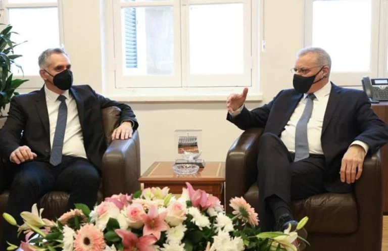 نوريس: الشركات الأوكرانية تنوي الانتقال إلى قبرص