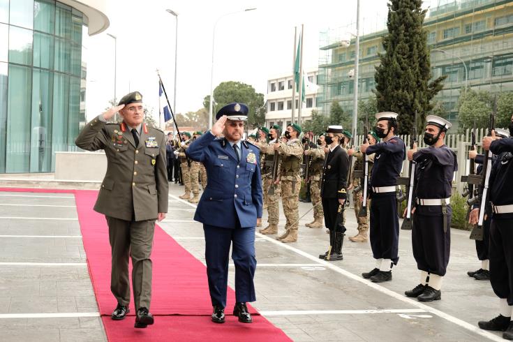 قائد الحرس الوطني القبرصي يبحث مع رئيس هيئة الأركان العامة في السعودية سبل التعاون بين القوات المسلحة في البلدين