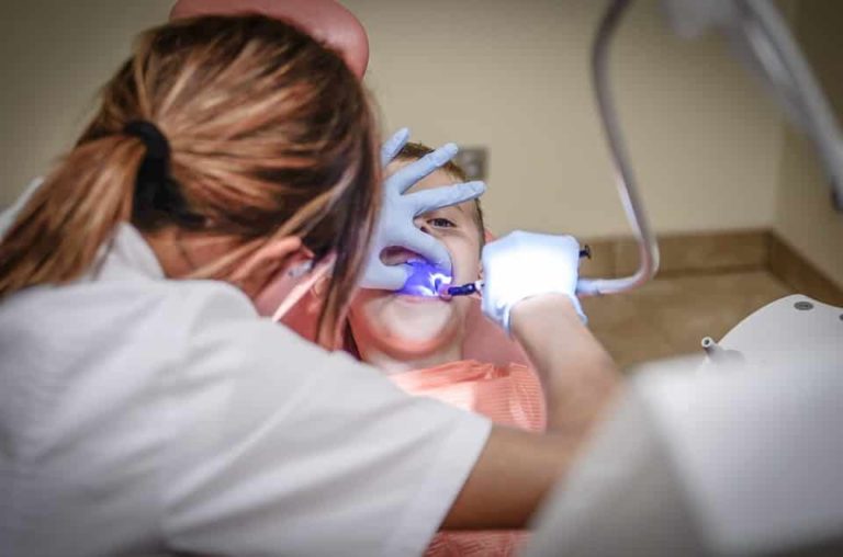 فحوصات أسنان مجانية بمناسبة اليوم العالمي لصحة الفم