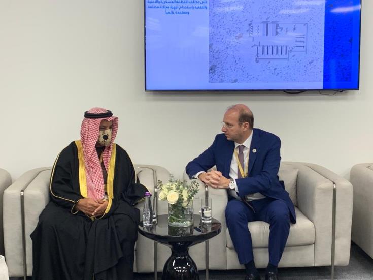 وزير الدفاع يناقش خلال اجتماعاته في المملكة العربية السعودية تعزيز العلاقات الثنائية بين البلدين