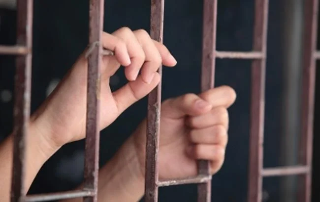 مهاجرون غير شرعيين خلف القضبان سيتم نقلهم خارج سجون نيقوسيا