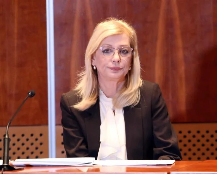 وزيرة العمل تعاني من غيبوبة مستحثه في مستشفى بأثينا بعد إصابته بتمدد الأوعية الدموية في الدماغ
