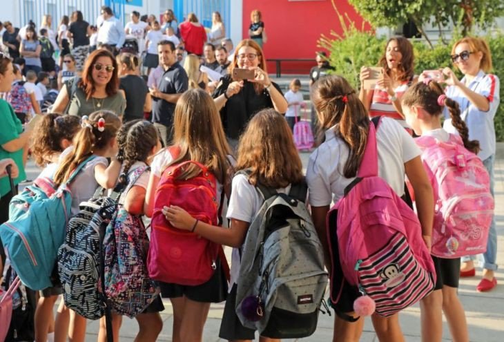 سيتم نقل أطفال المدارس الابتدائية في قبرص بالحافلة من المنزل إلى المدرسة والعودة. إذا كان المشروع التجريبي ناجحًا