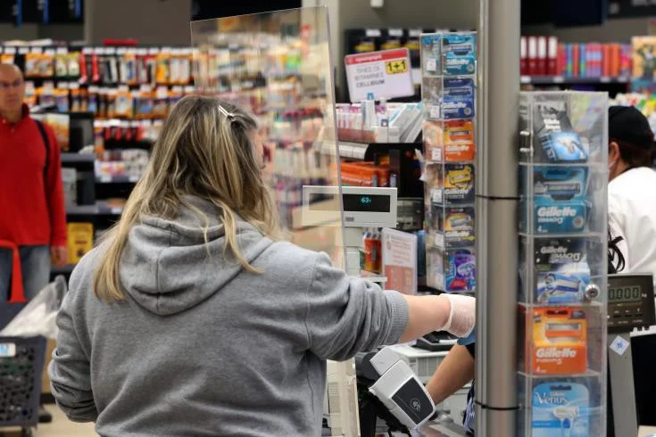 وارتفع معدل التضخم المنسق إلى أكثر من 9 في المائة في حزيران (يونيو)