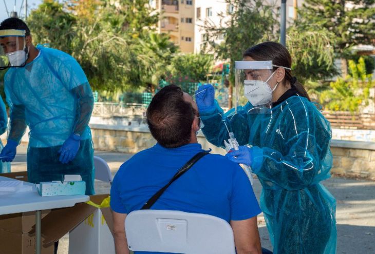 من هو المؤهل لإجراء فحوصات فيروس كورونا المجانية في المستشفيات العامة القبرصية؟