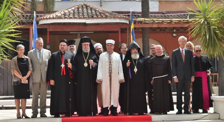 الزعماء الدينيون في قبرص يحترمون رئيس الأساقفة خريسوستوموس الثاني
