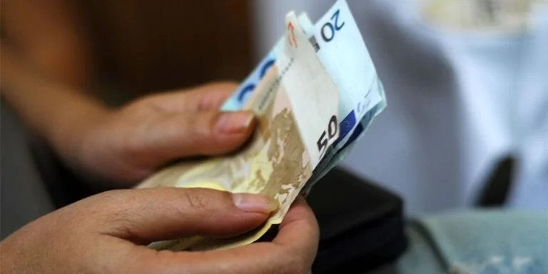 مقدار بدلات الطالب للإقامة وتذاكر الطيران