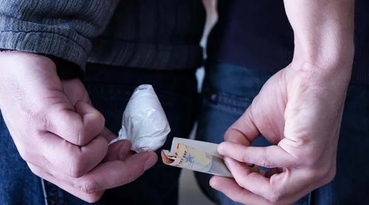 يقول 4 من كل 10 طلاب إن العثور على المخدرات أمر سهل
