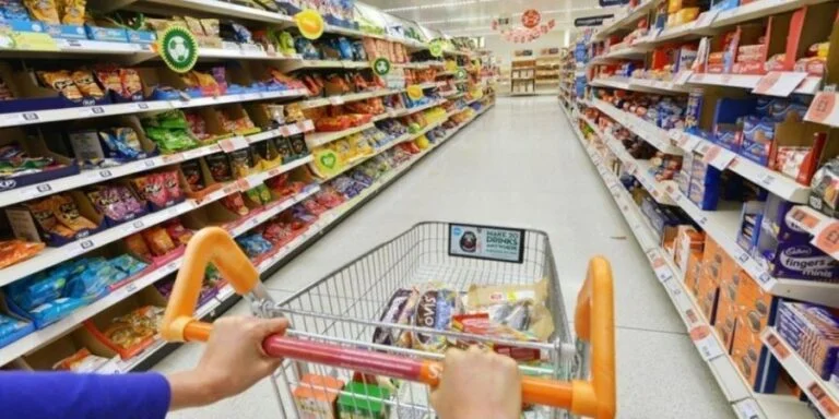 هاتزيادامو: حركة المرور في محلات السوبر ماركت في مستويات ما قبل الجائحة