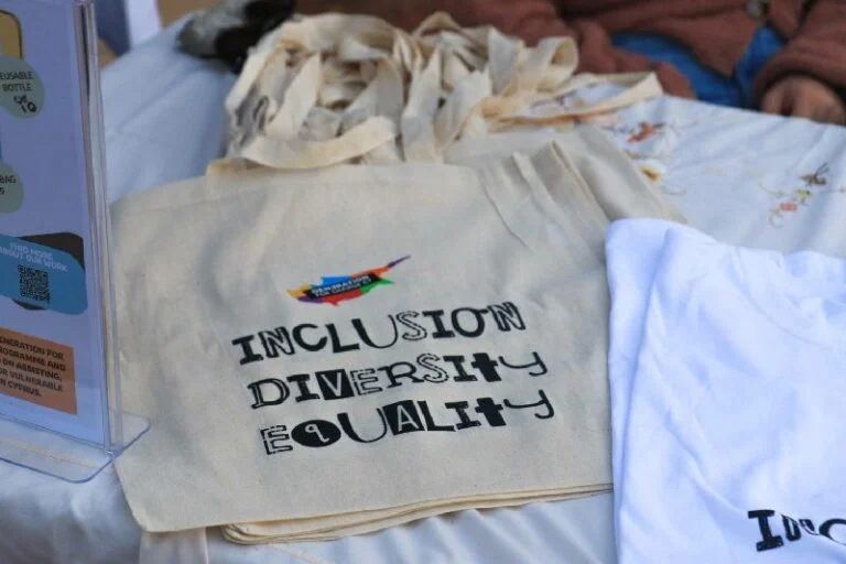 تستدعي قضايا المنظمة التبرع بالملابس الشتوية والضروريات الأخرى