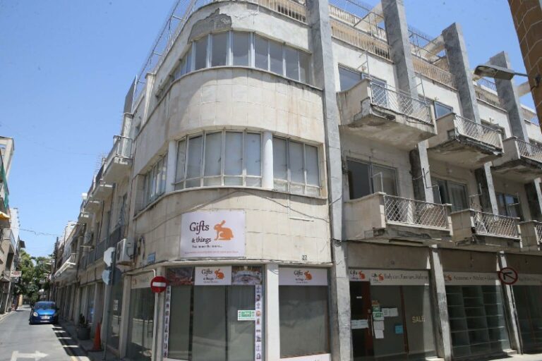 تعيين لجنة لتقييم التأهب لزلزال قبرص ، وجودة البناء