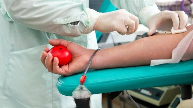 دعوة عاجلة للتبرع بالدم بعد الزيادة الأخيرة بنسبة 10٪ في العمليات الجراحية
