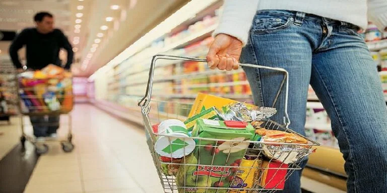 ارتفاع أسعار الأحذية في مارس – انخفاض في الفواكه والخضروات